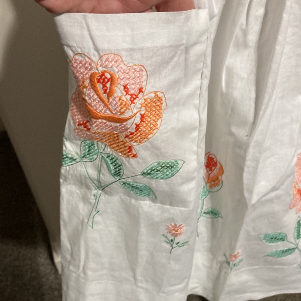 Vintage White Cotton Embroidered Half Apron! - Picture 2 of 8